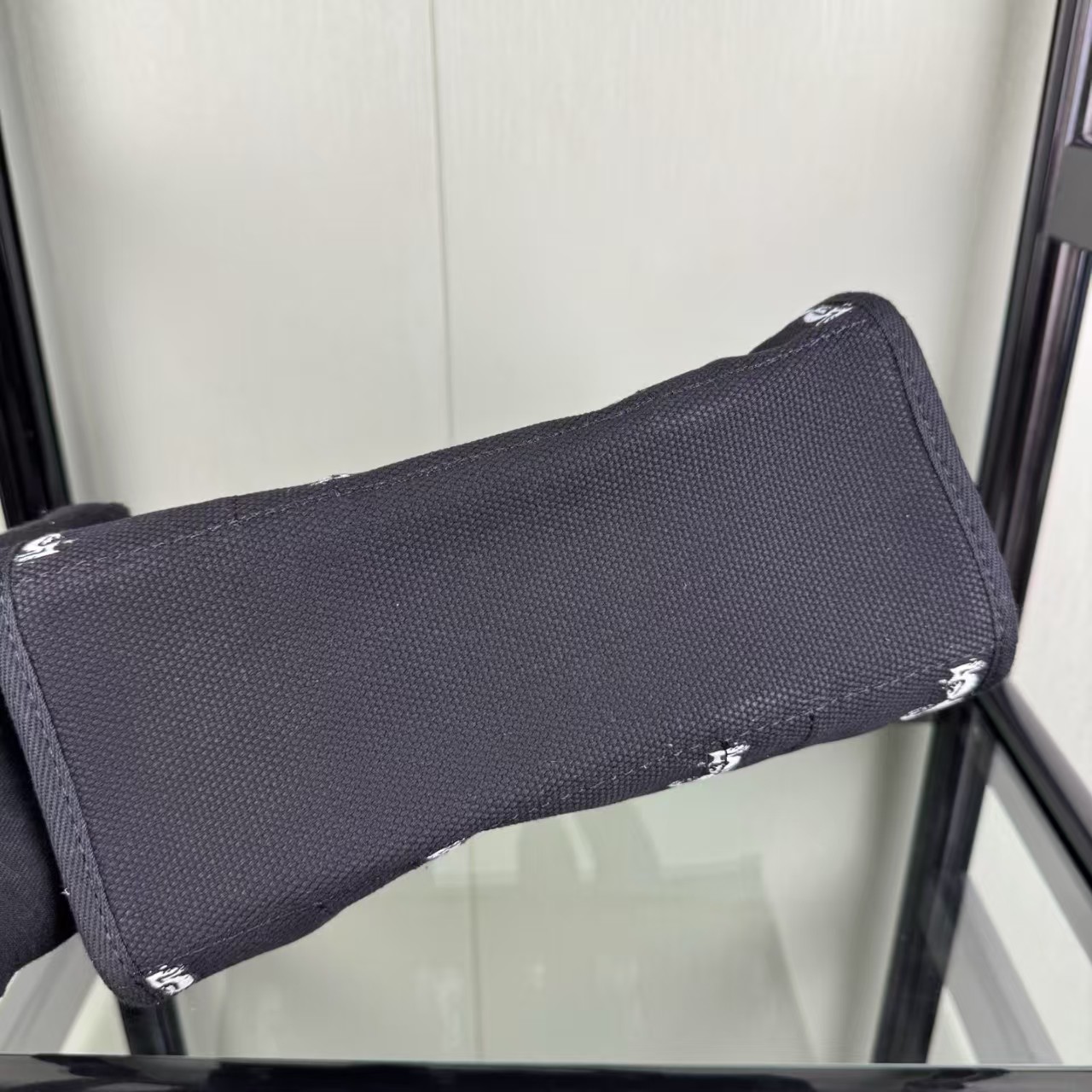 Coach CBF70 Snoopy embroider tote bag