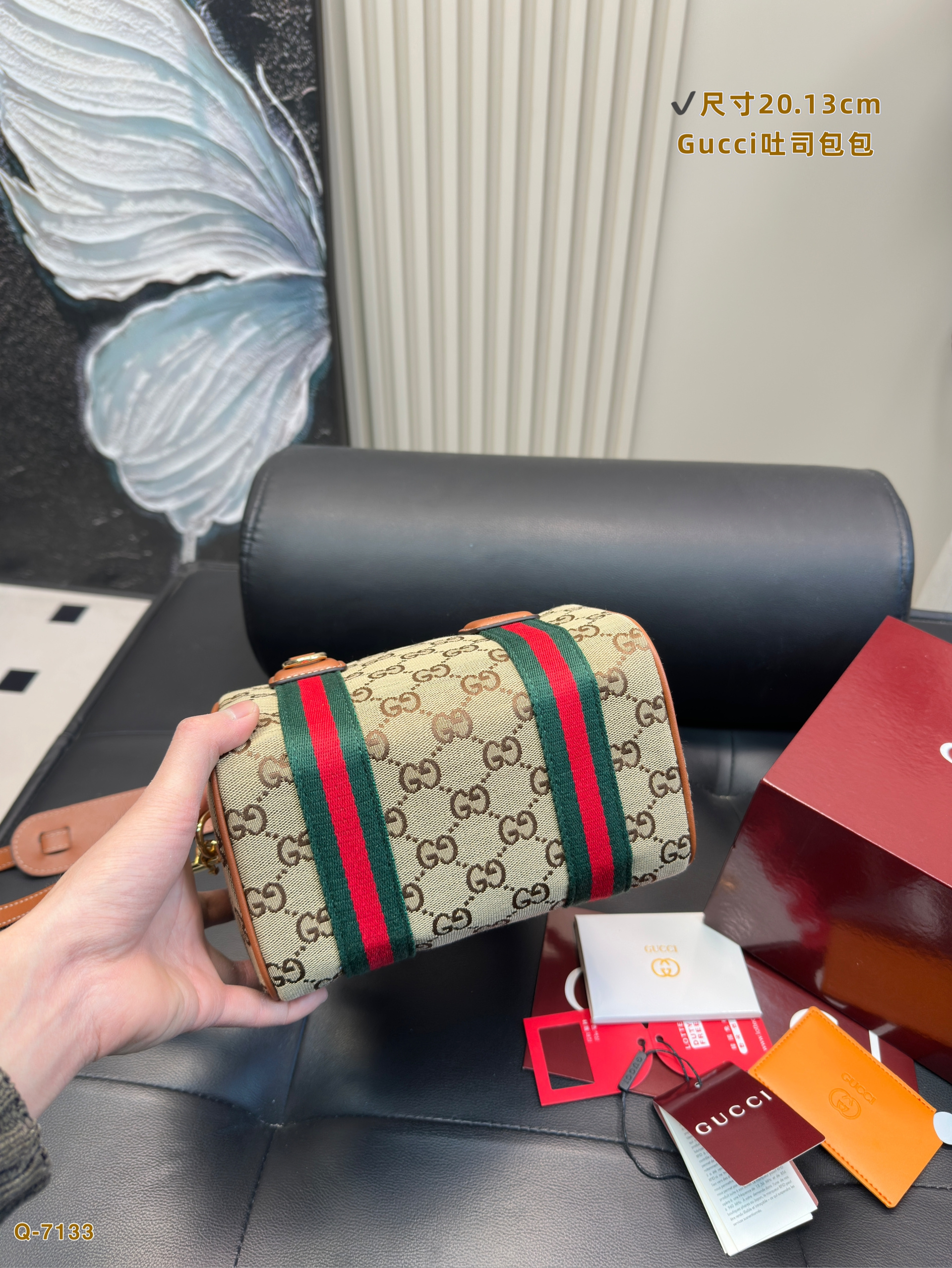 Gucci speedy shoulder handbag