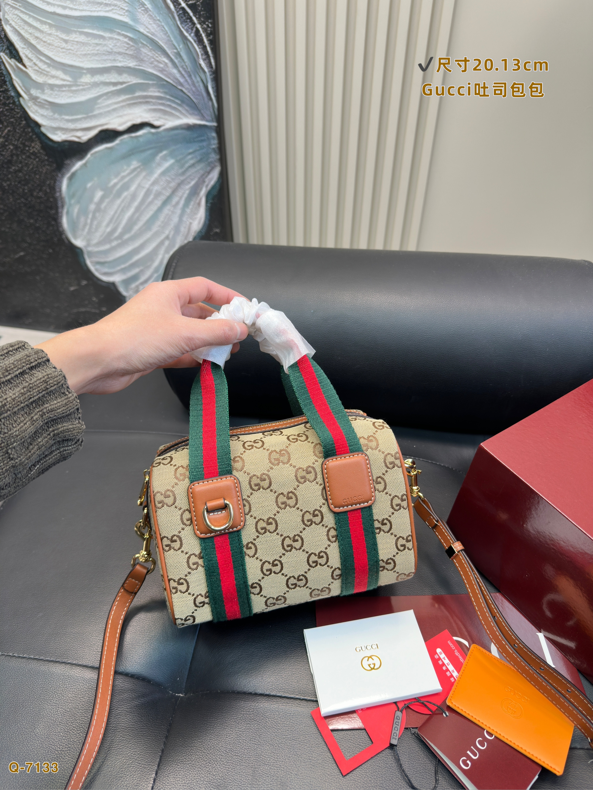 Gucci speedy shoulder handbag