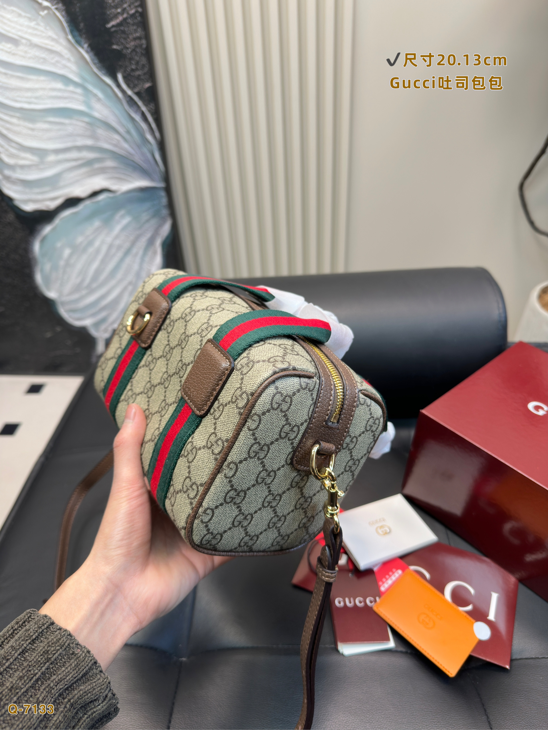 Gucci speedy shoulder handbag