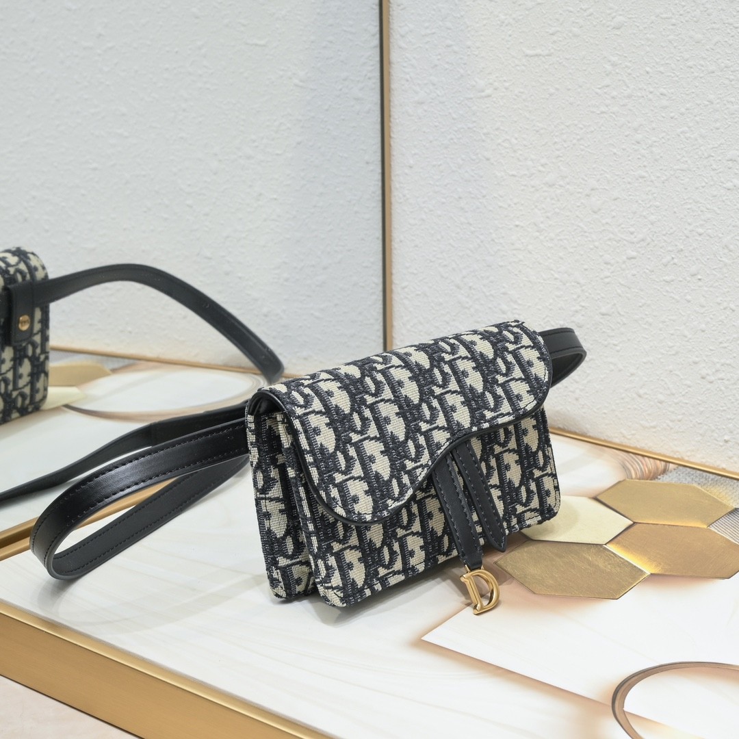 Dior saddle shoulder bag