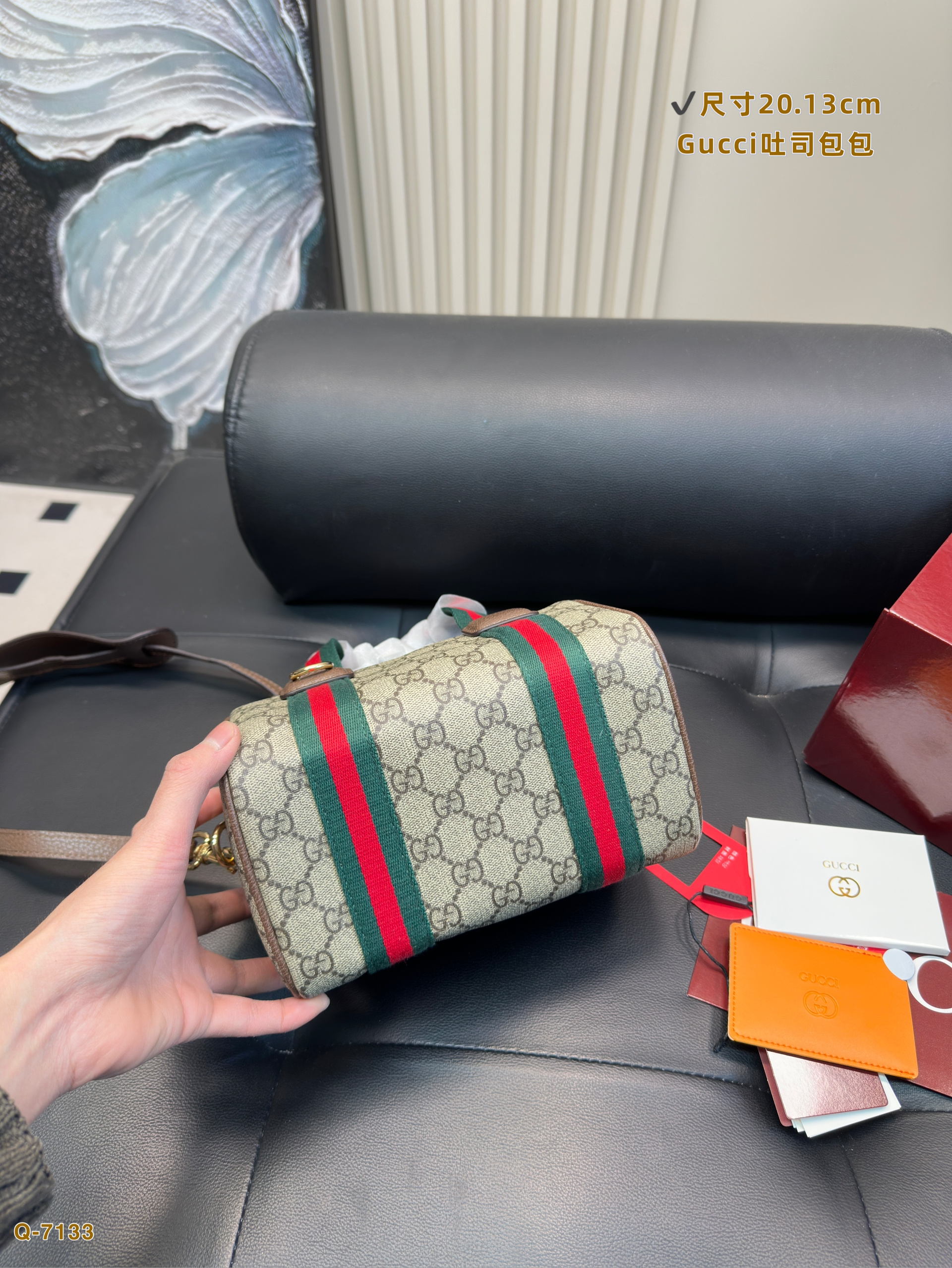 Gucci speedy shoulder handbag