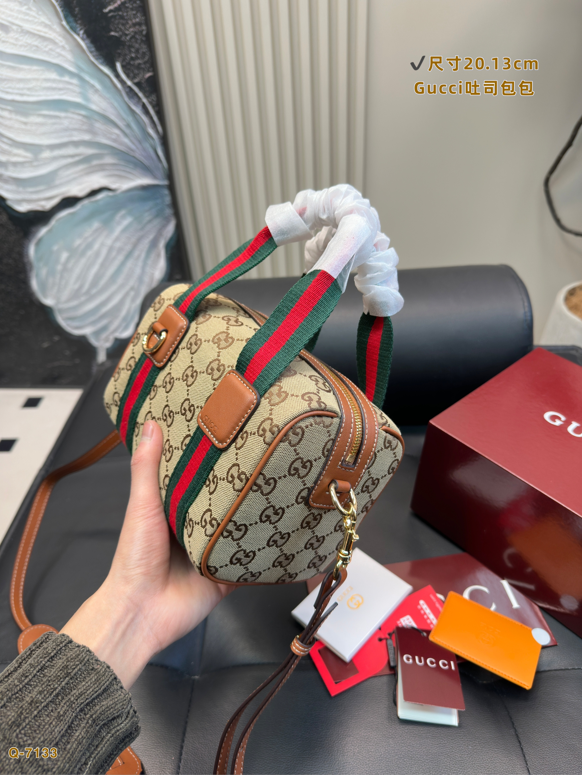 Gucci speedy shoulder handbag