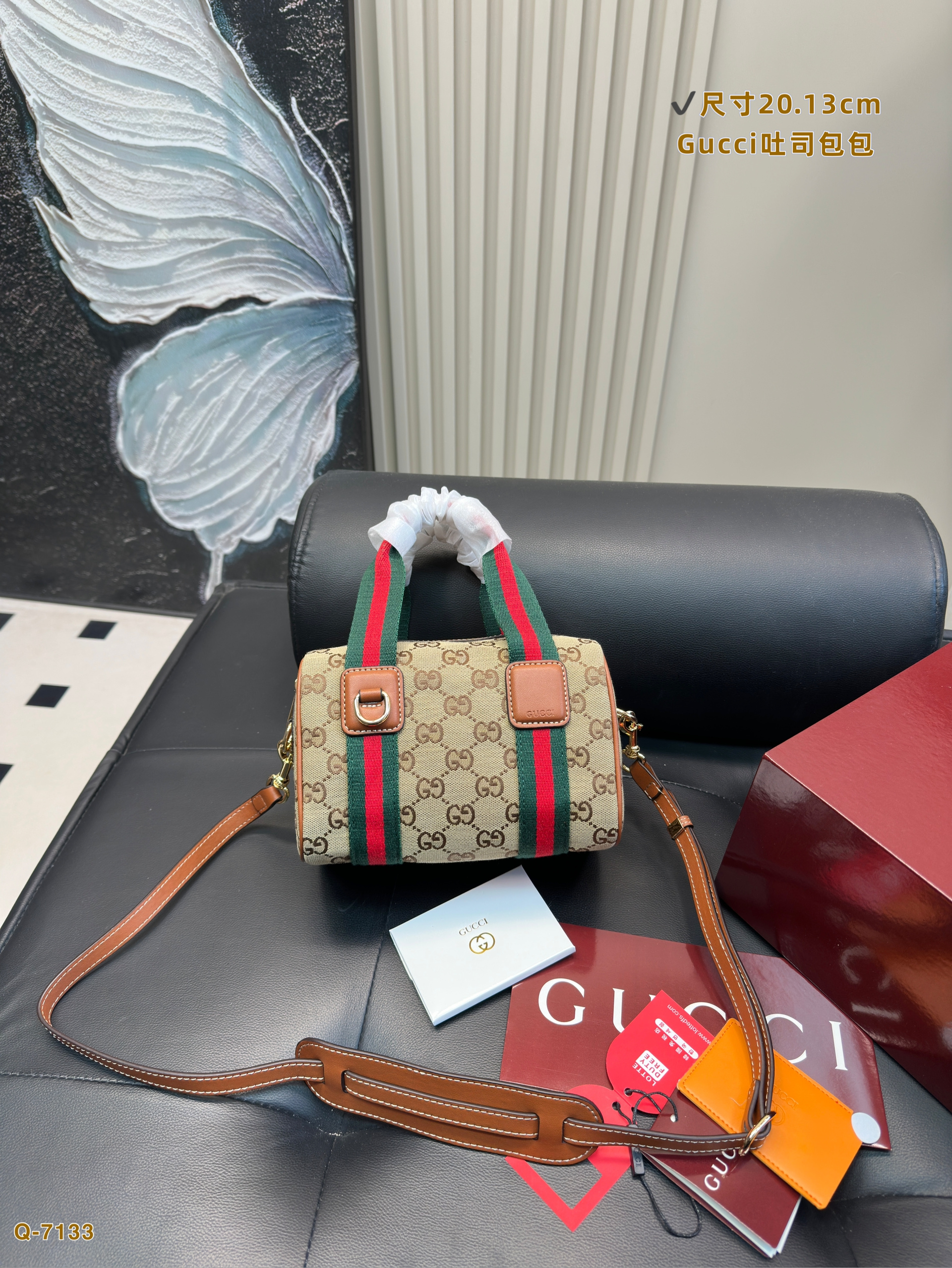 Gucci speedy shoulder handbag