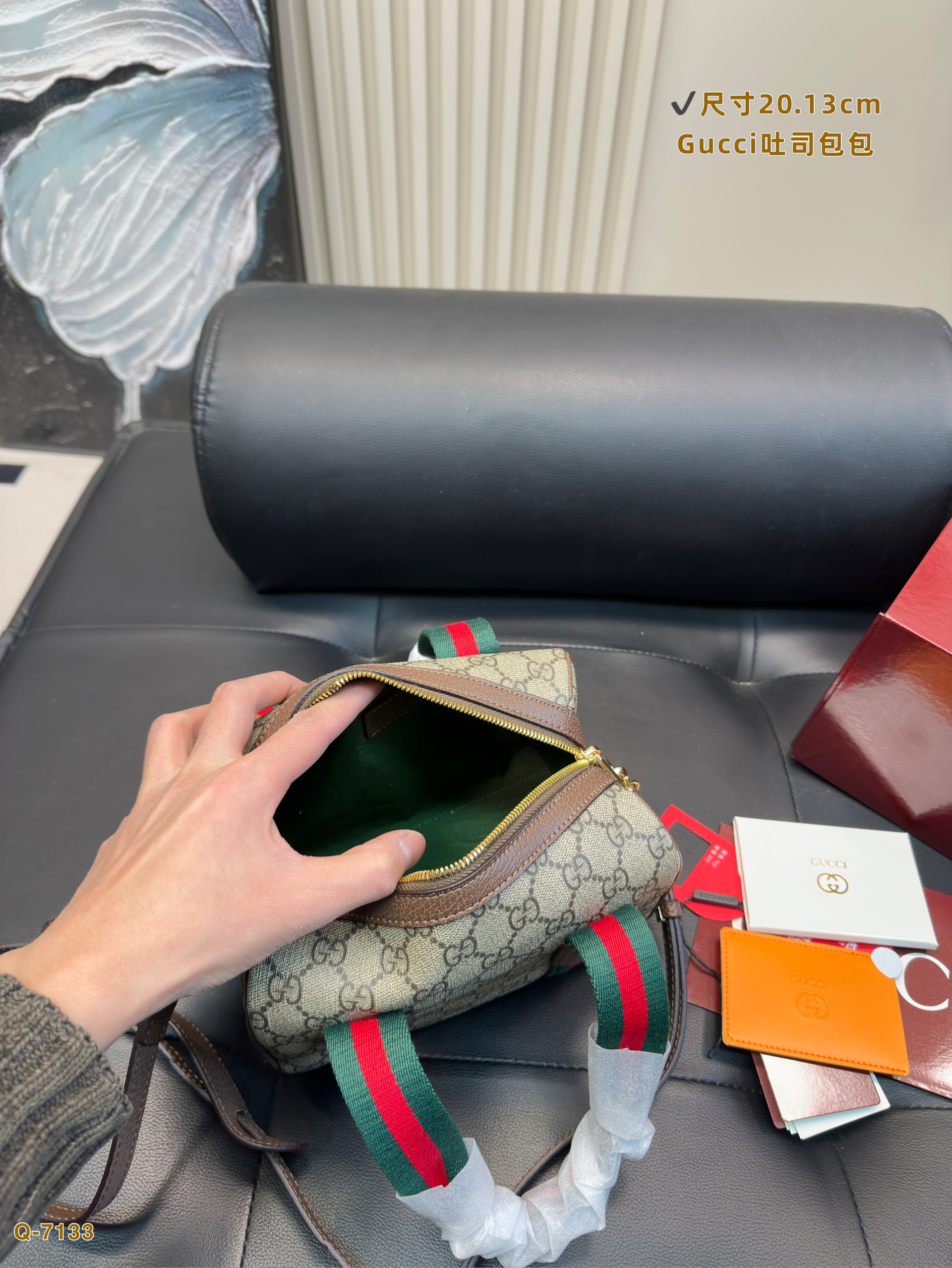 Gucci speedy shoulder handbag