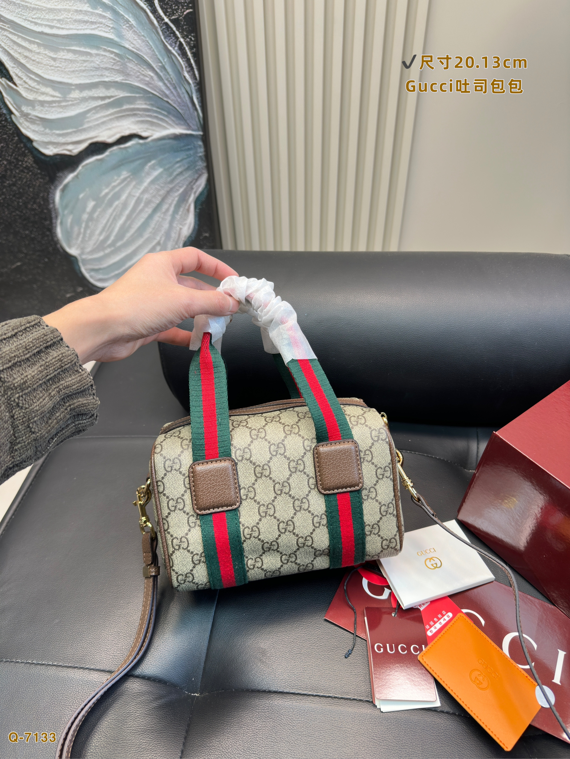Gucci speedy shoulder handbag