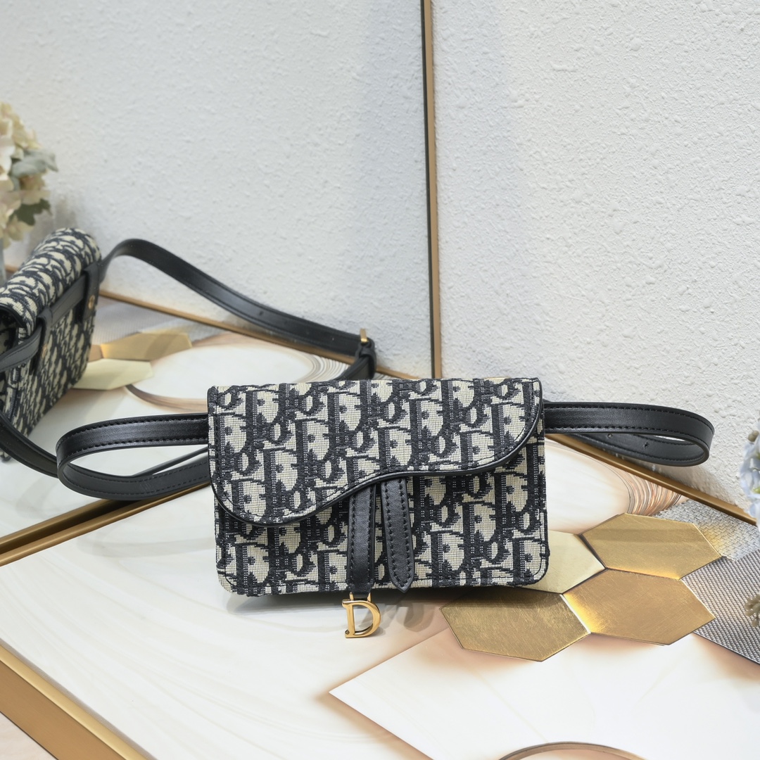 Dior saddle shoulder bag