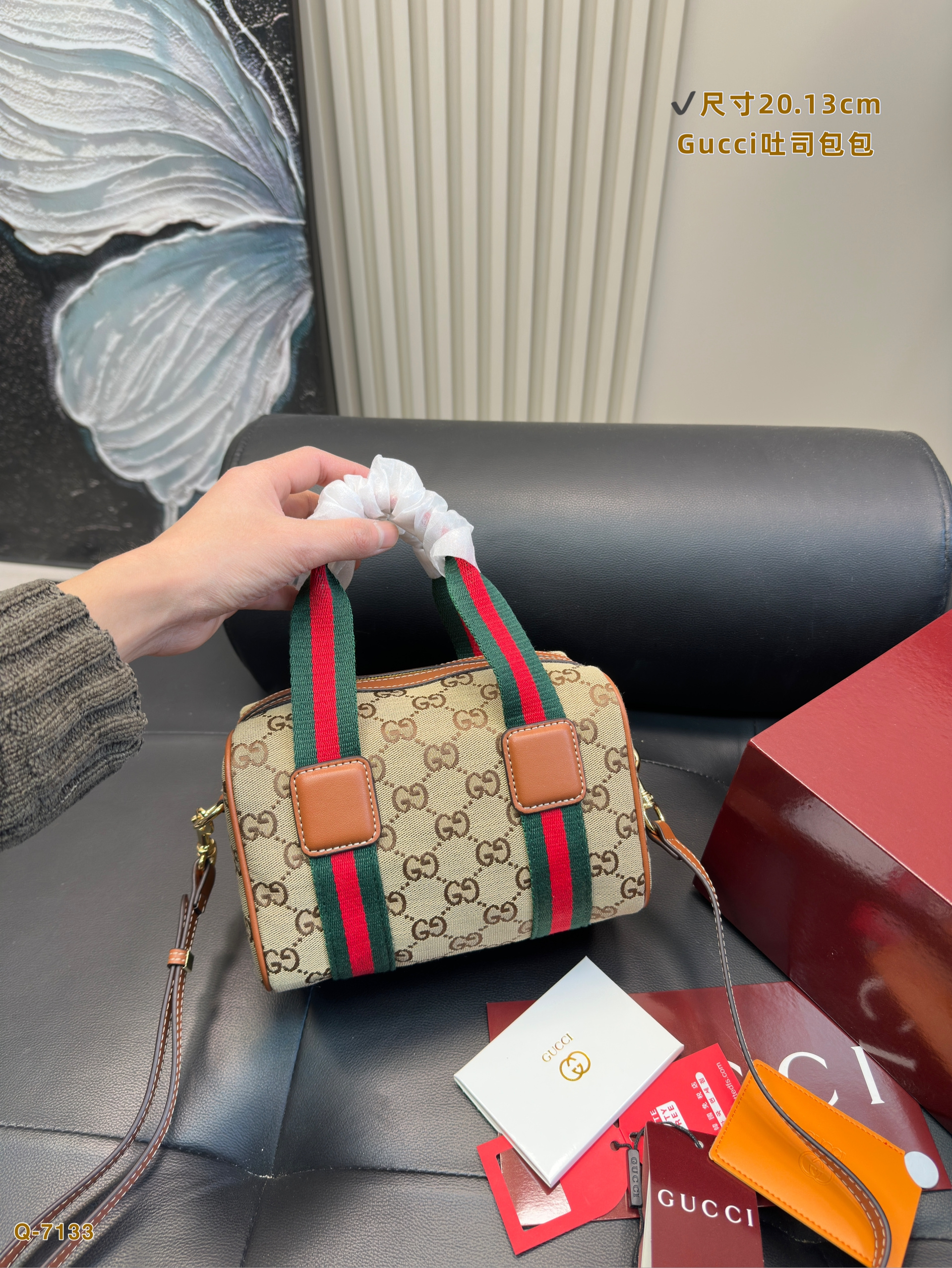 Gucci speedy shoulder handbag
