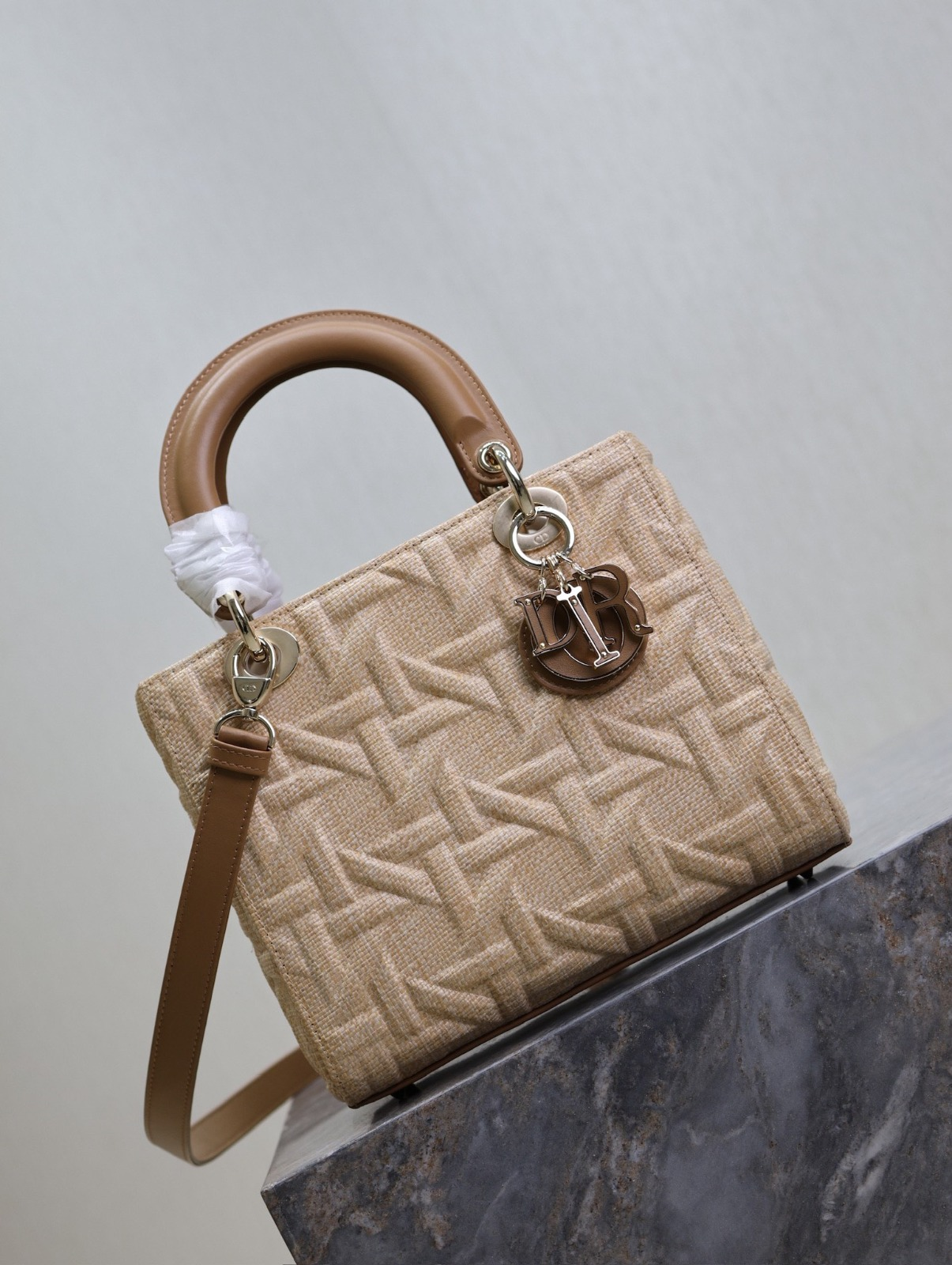 Five-compartment  handbag with “Raffia-patterned woven strips” design
