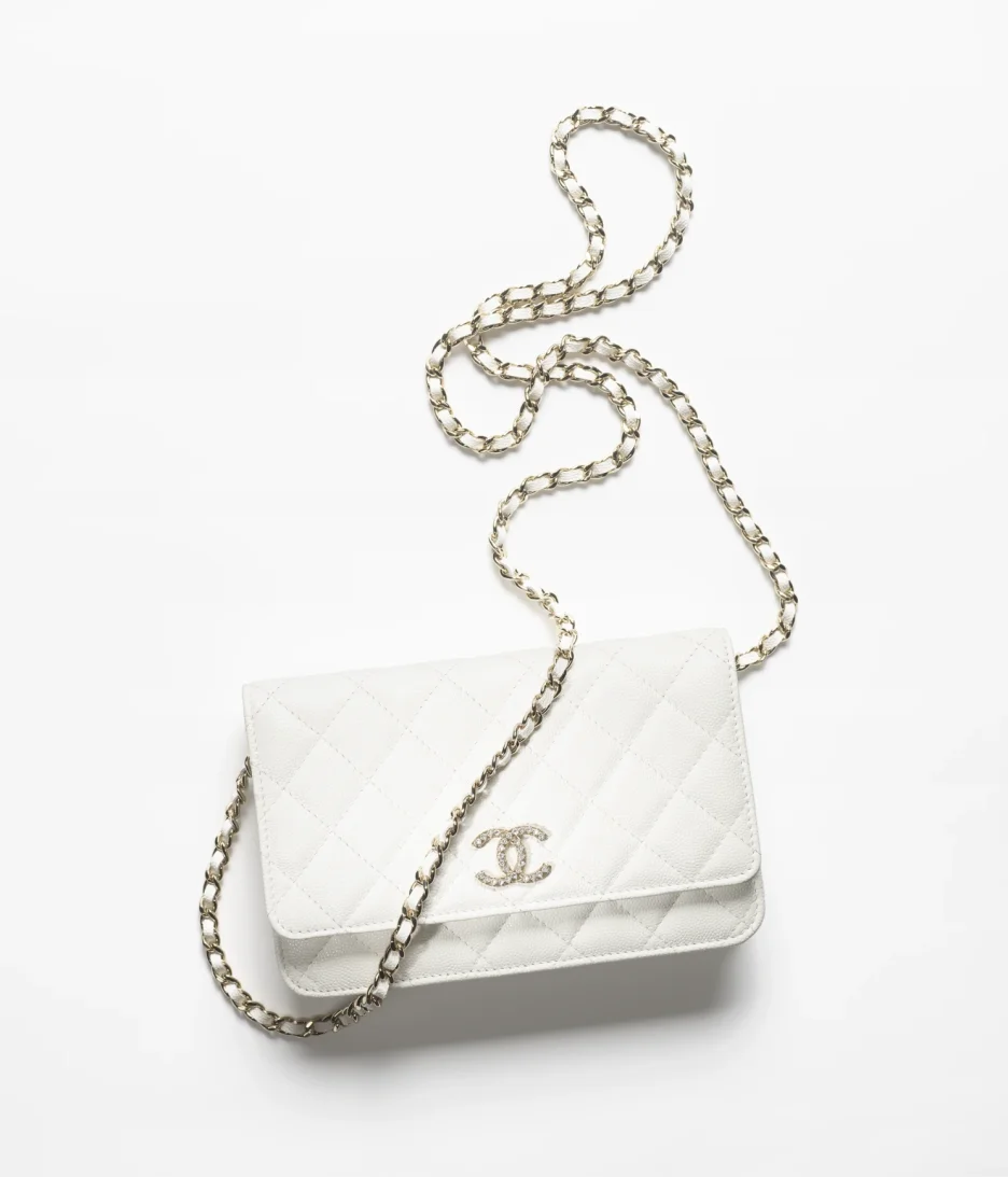 WALLET ON CHAIN Shiny Grained Calfskin, Strass & Gold-Tone Metal White