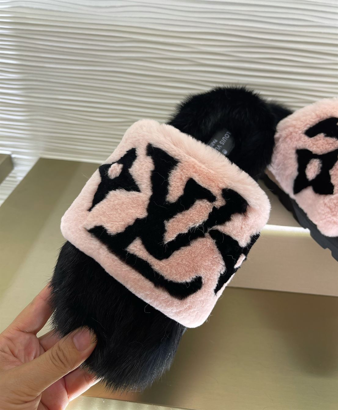 LOUIS VUITTON POOL PILLOW COMFORT MULES – LVSD054