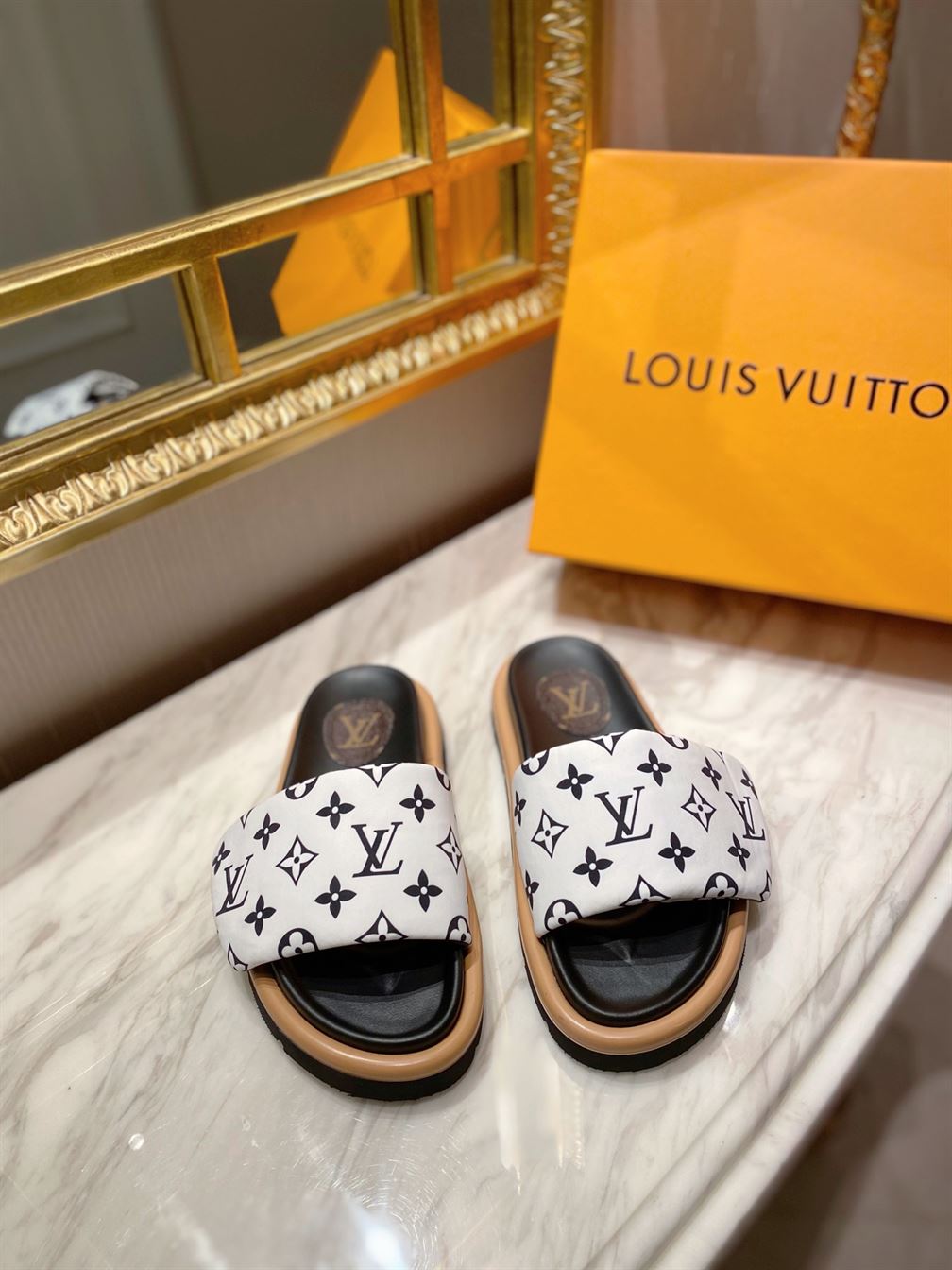 LOUIS VUITTON SLIDES – LVSD008