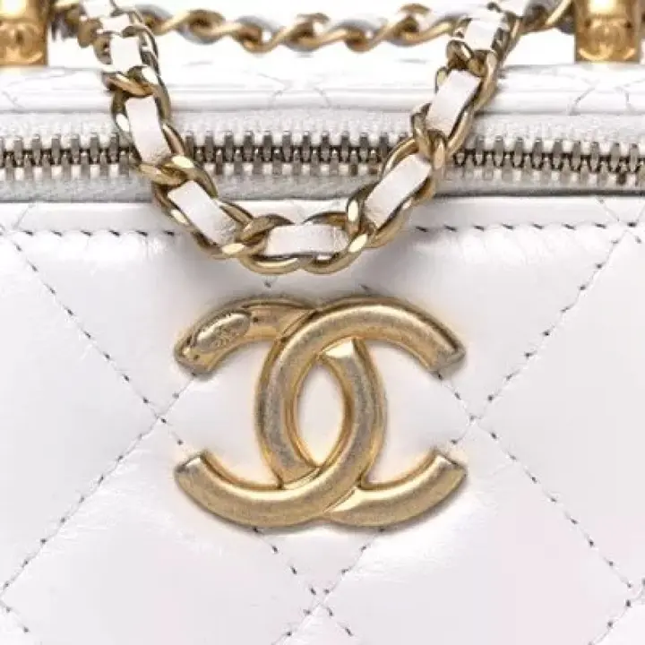 CHANEL Calfskin Quilted Mini Perfect Fit Vanity Case With Chain White  1