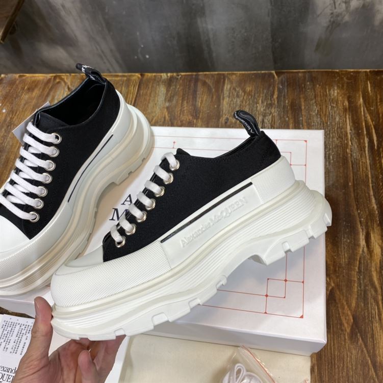 ALEXANDER MCQUEEN TREAD SLICK LOW TOP SNEAKER – ALD010