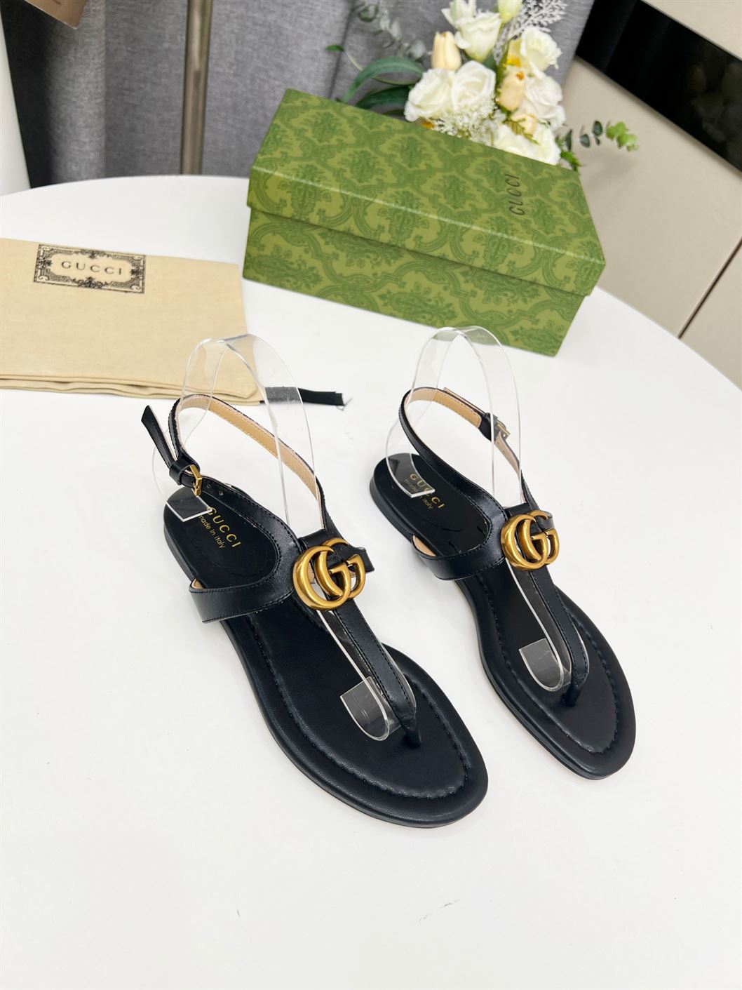 GUCCI WOMEN’S DOUBLE G THONG SANDAL BLACK LEATHER – GSL021