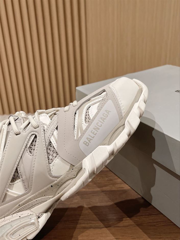 BALENCIAGA TRACK TRAINERS BEIGE – BLA067