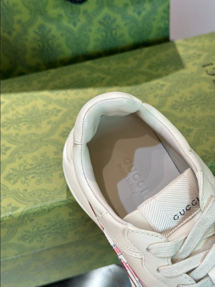 Gucci Ivory Leather Trainers In Neutrals Sneaker – GCC174