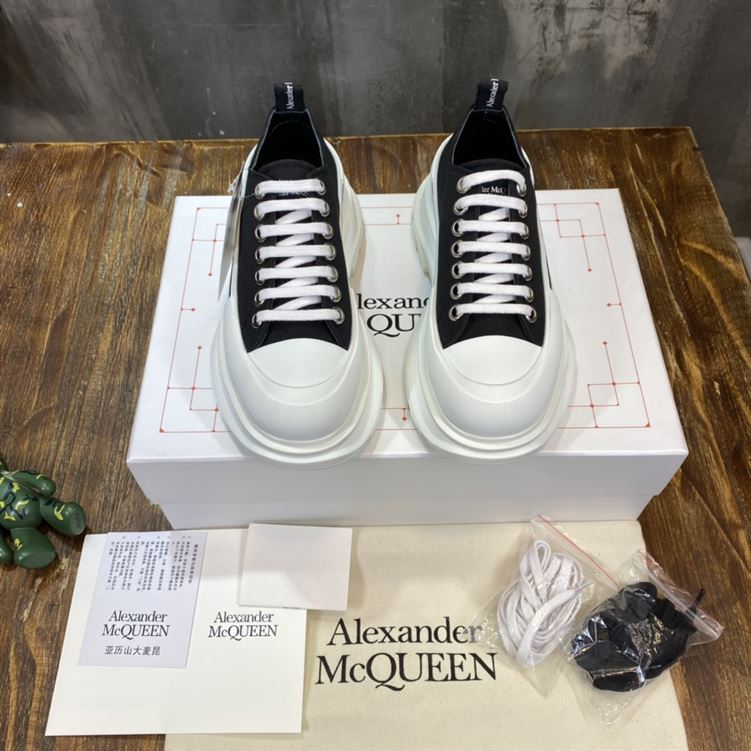 ALEXANDER MCQUEEN TREAD SLICK LOW TOP SNEAKER – ALD010
