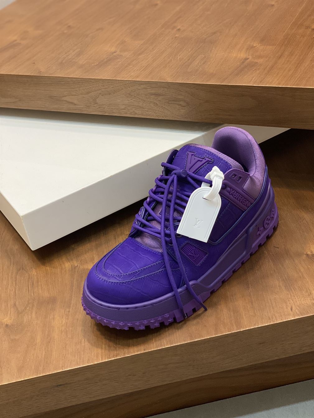 LOUIS VUITTON SS24 SNEAKER – LVS164