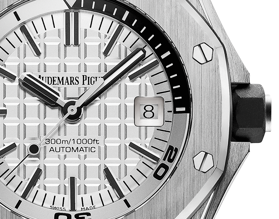 AUDEMARS PIGUET OFFSHORE DIVER Siver-Toned Dial 42mm 15710ST.OO.A002CA.02