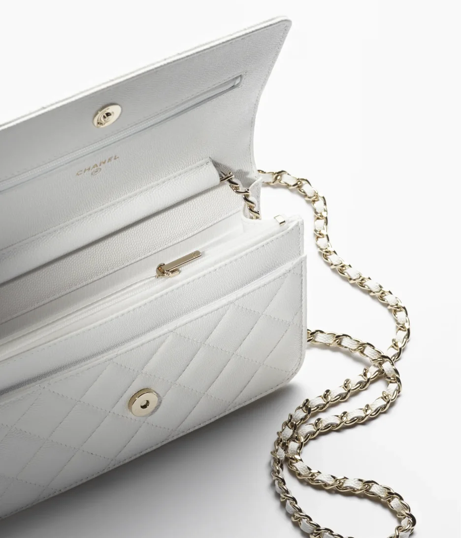 WALLET ON CHAIN Shiny Grained Calfskin, Strass & Gold-Tone Metal White