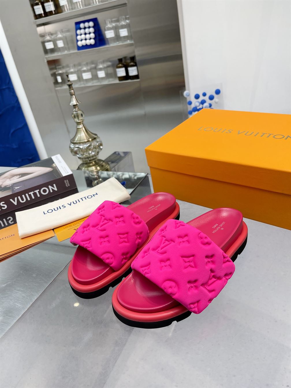 LOUIS VUITTON POOL PILLOW FLAT COMFORT MULE – LVSD051