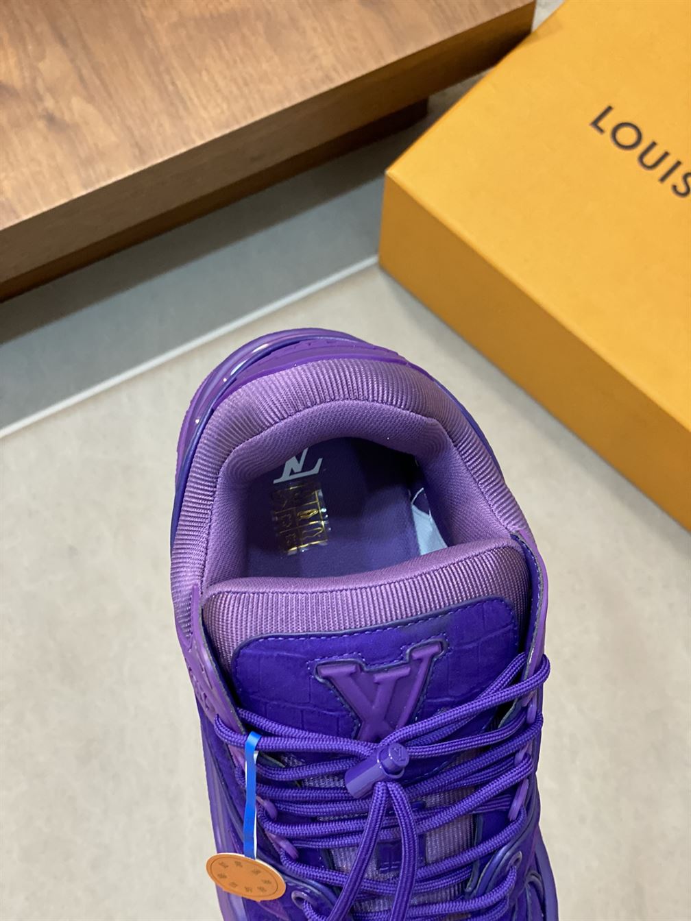 LOUIS VUITTON SS24 SNEAKER – LVS164