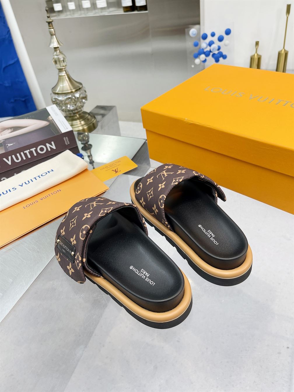 LOUIS VUITTON POOL PILLOW FLAT COMFORT MULE – LVSD001