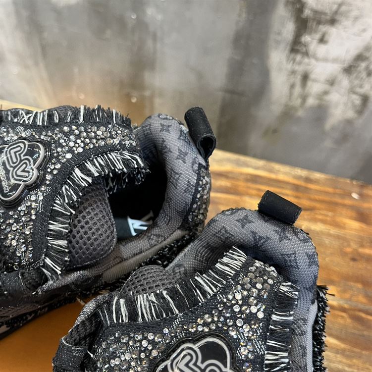 LOUIS VUITTON LV SKATE SNEAKER – LVS149