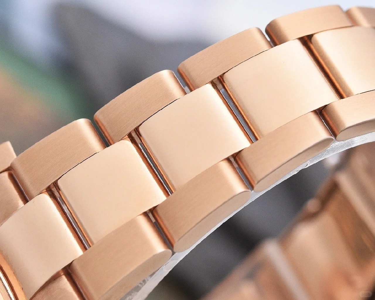 Rolex GMT-Master II 40mm Root Beer Black Dial Oyster Bracelet 18k Rose Gold Watch 126715chnr-0001