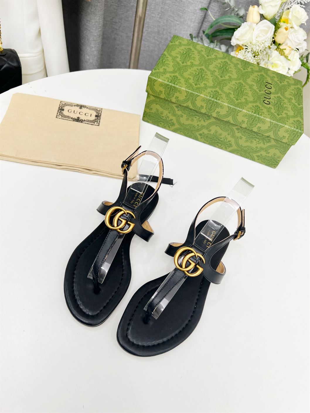 GUCCI WOMEN’S DOUBLE G THONG SANDAL BLACK LEATHER – GSL021