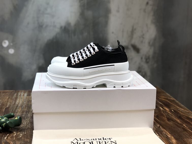 ALEXANDER MCQUEEN TREAD SLICK LOW TOP SNEAKER – ALD010