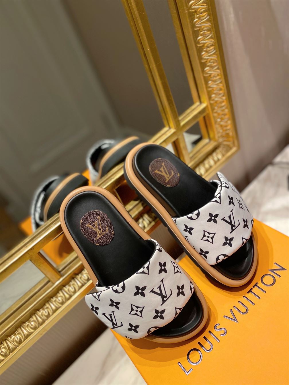 LOUIS VUITTON SLIDES – LVSD008