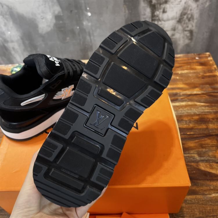 LOUIS VUITTON RUN AWAY SNEAKER – LVS010