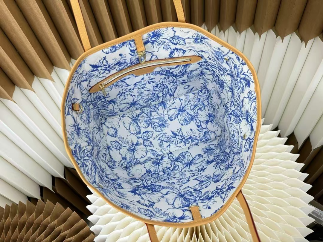 LOUIS VUITTON NEVERFULL MM IN EPI LEATHER