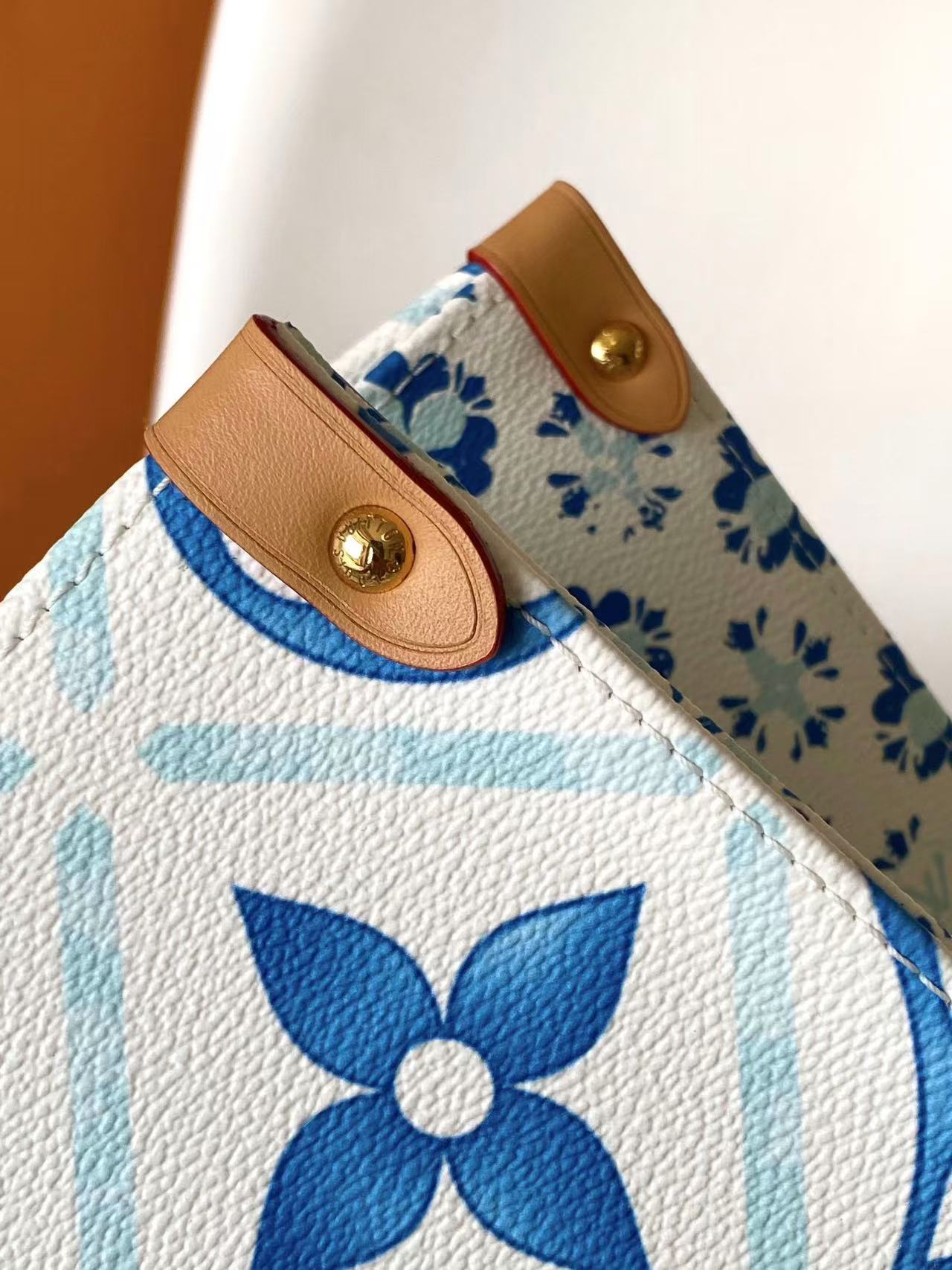 LOUIS VUITTON ONTHEGO MM MONOGRAM EMBLEM IN BLUE & BROWN