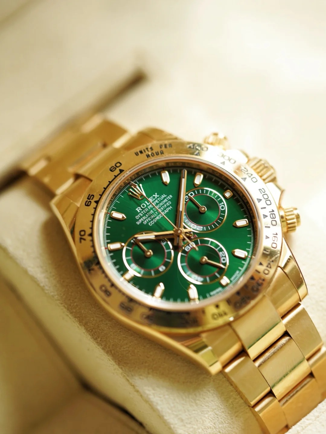 Rolex Cosmograph Daytona Oyster Yellow Gold Green Dial 116508-0013 Replica