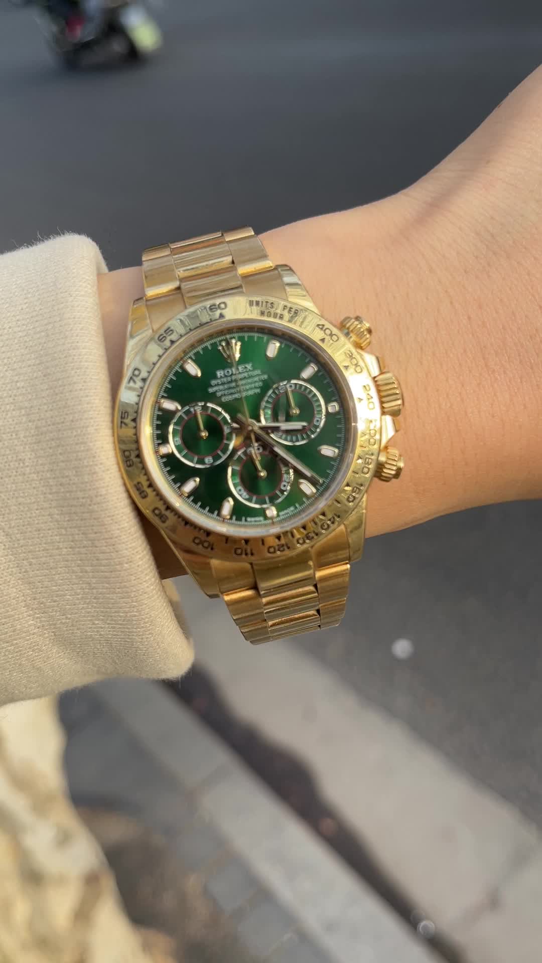Rolex Cosmograph Daytona Oyster Yellow Gold Green Dial 116508-0013 Replica
