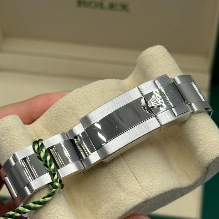 Rolex Cosmograph Daytona Platinum Ice-Blue Diamond-Set Dial and Chestnut Brown Bezel Men's Watch M126506-0002