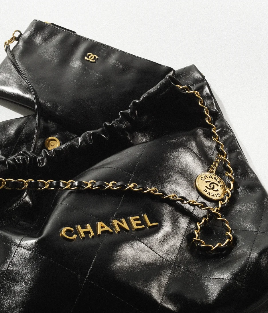 CHANEL Small 22 HANDBAG - Black & White Leather