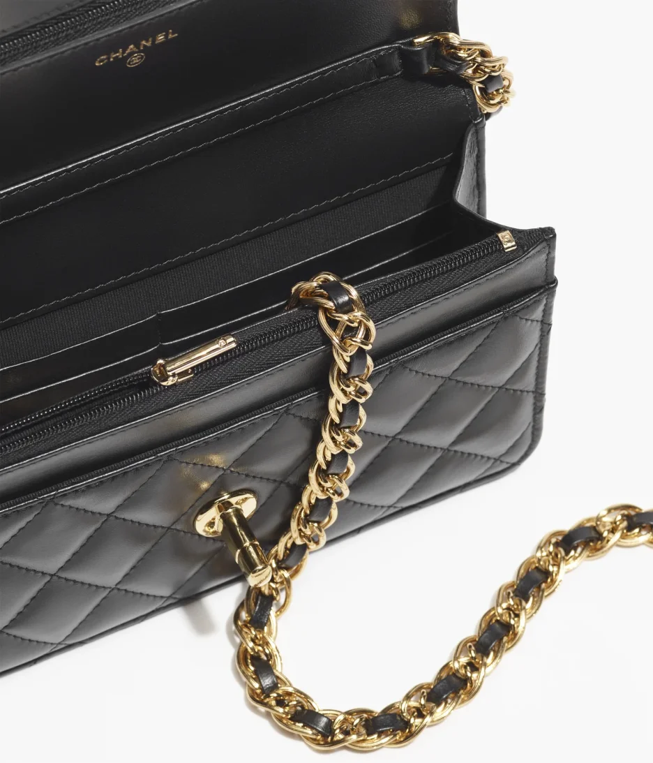 WALLET ON CHAIN Lambskin & Gold Metal Black