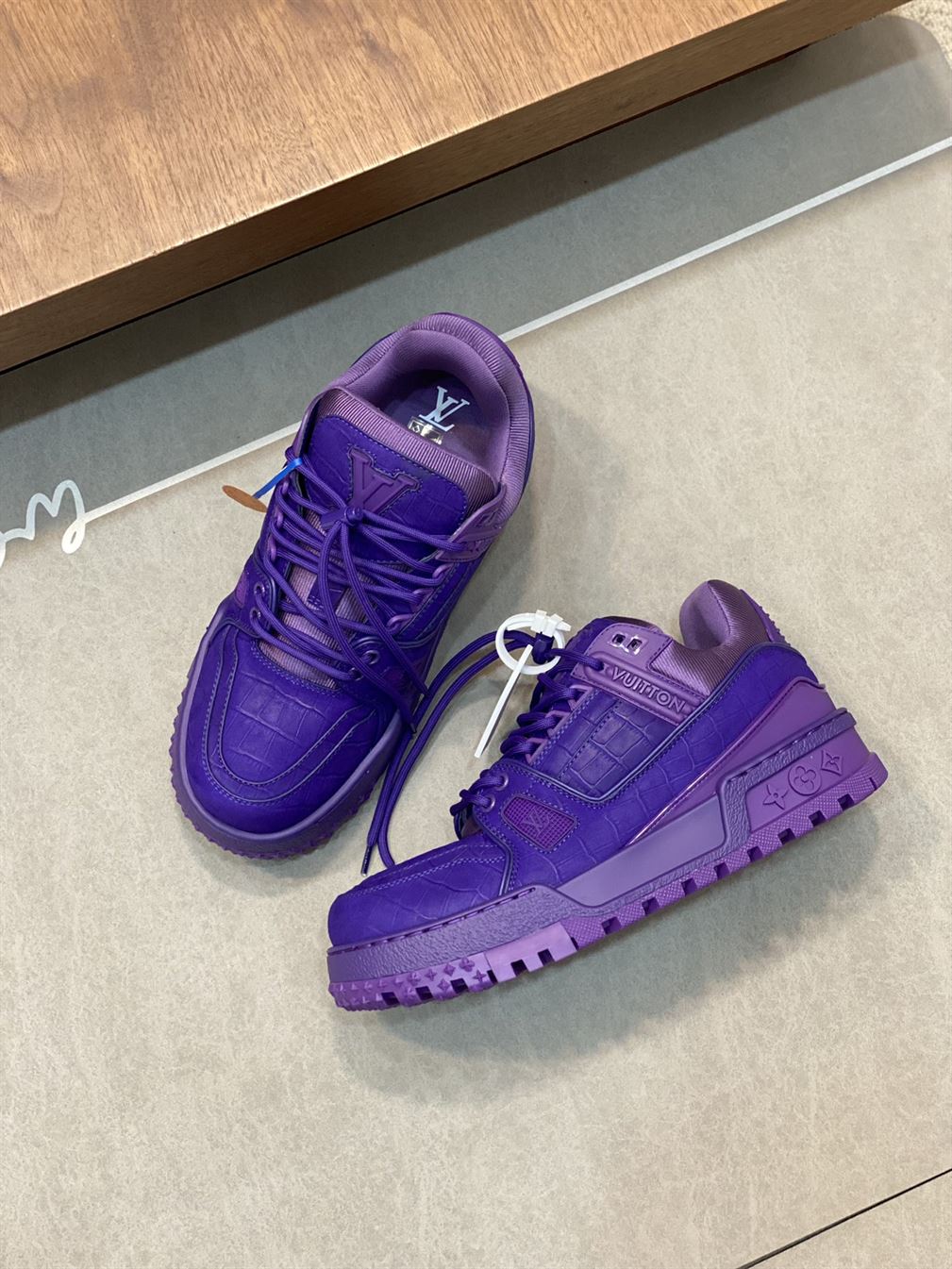 LOUIS VUITTON SS24 SNEAKER – LVS164