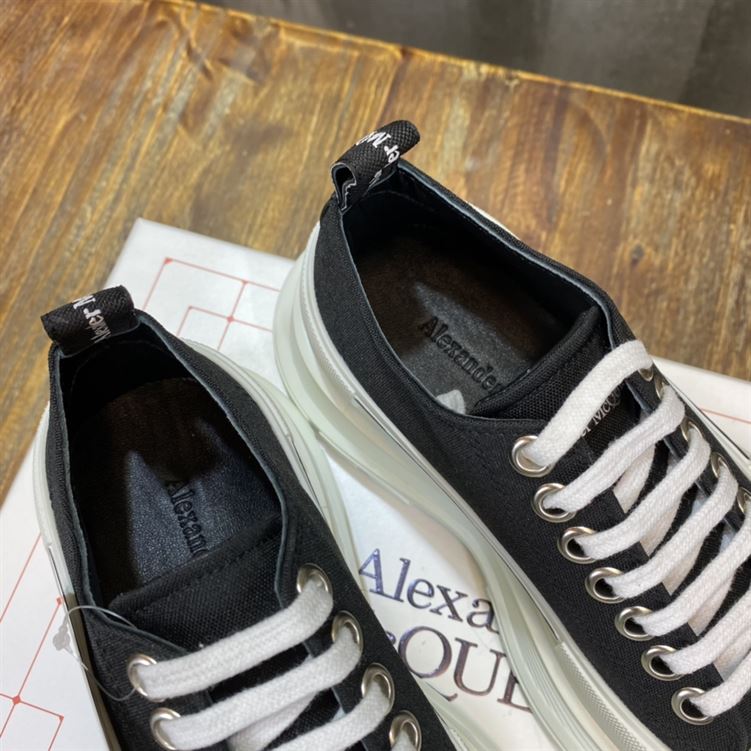 ALEXANDER MCQUEEN TREAD SLICK LOW TOP SNEAKER – ALD010