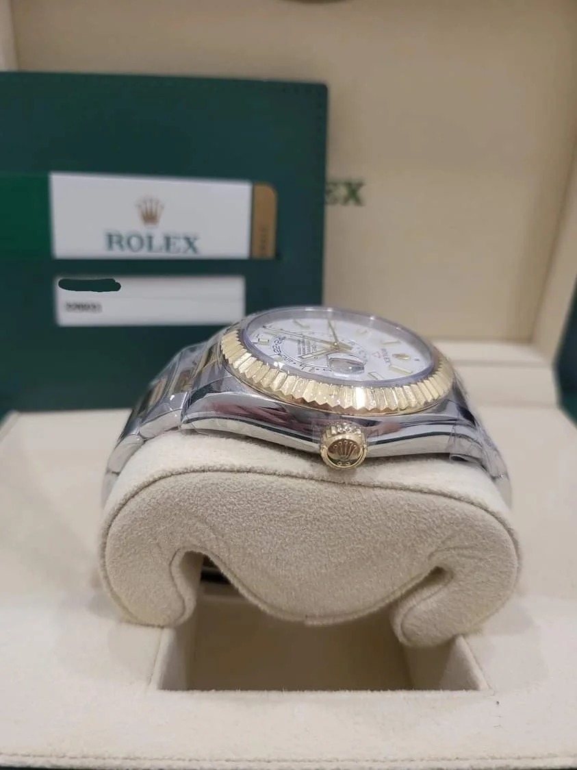 Rolex Sky-Dweller Automatic Men's 18kt Yellow Gold White Dial Oyster Watch 330933-0009