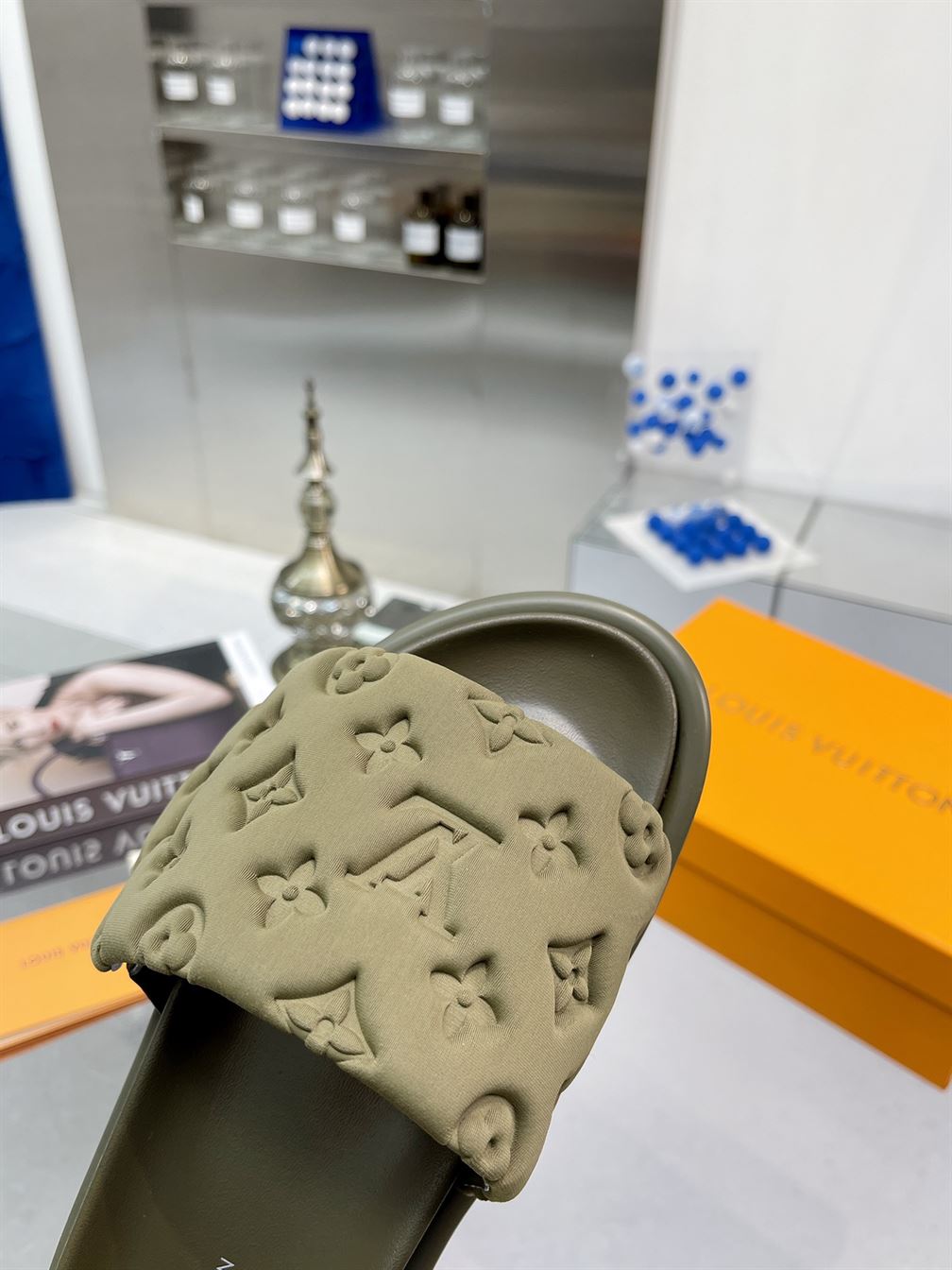 LOUIS VUITTON POOL PILLOW FLAT COMFORT MULE – LVSD055