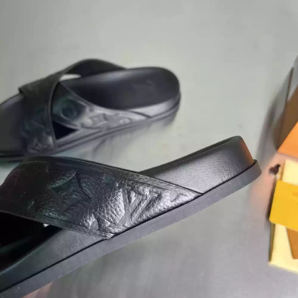 SLIPPERS’S – TAGGED “2” – DOWNTOWN – LVSD065