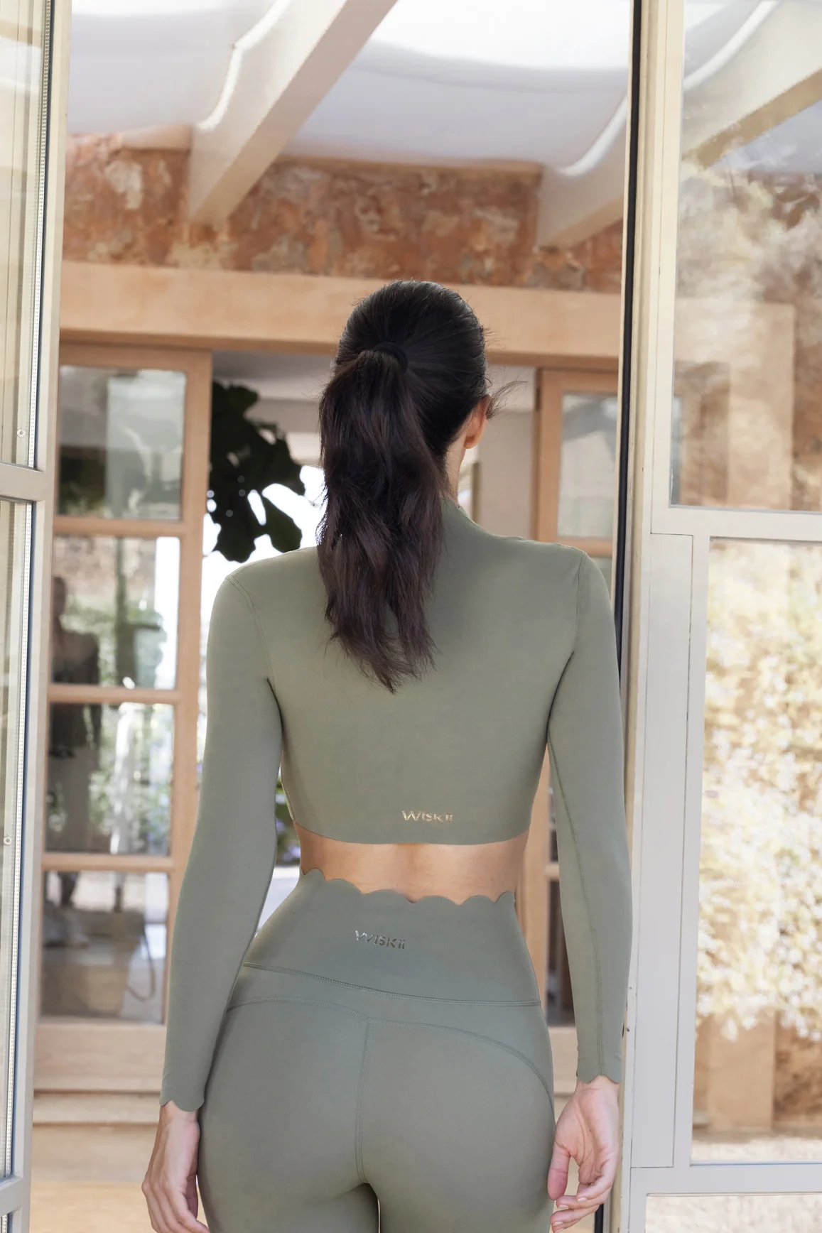 Scallop Cropped Long Sleeve Top