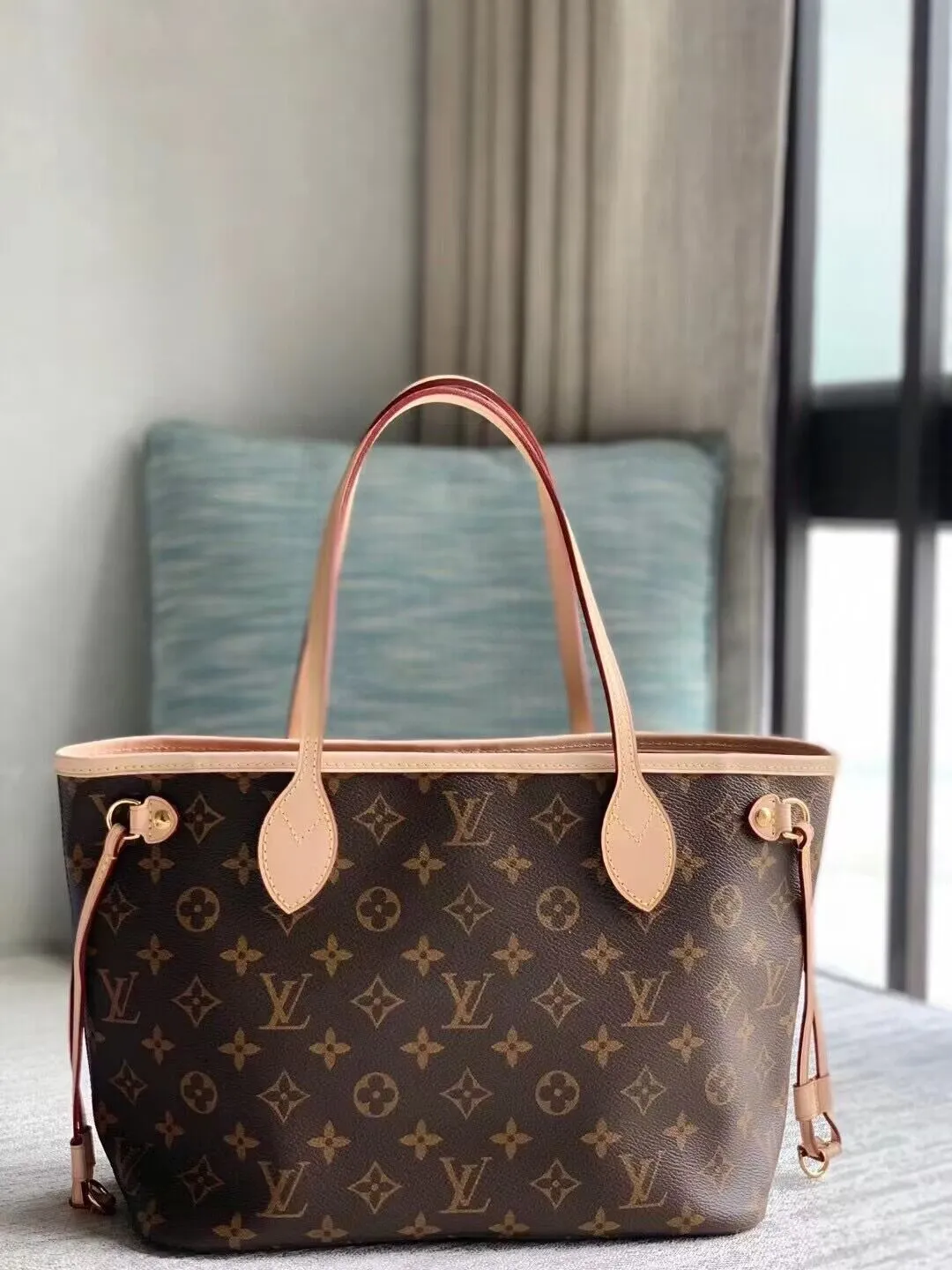 Louis Vuitton bag - LITELUX