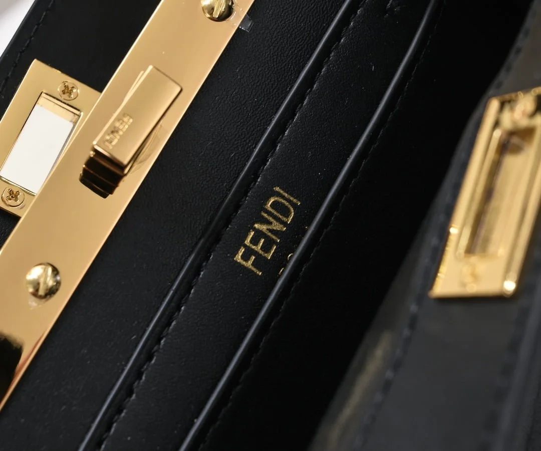 FENDI Peekaboo Black 23ss 335 Size: 20*15cm - LITELUX