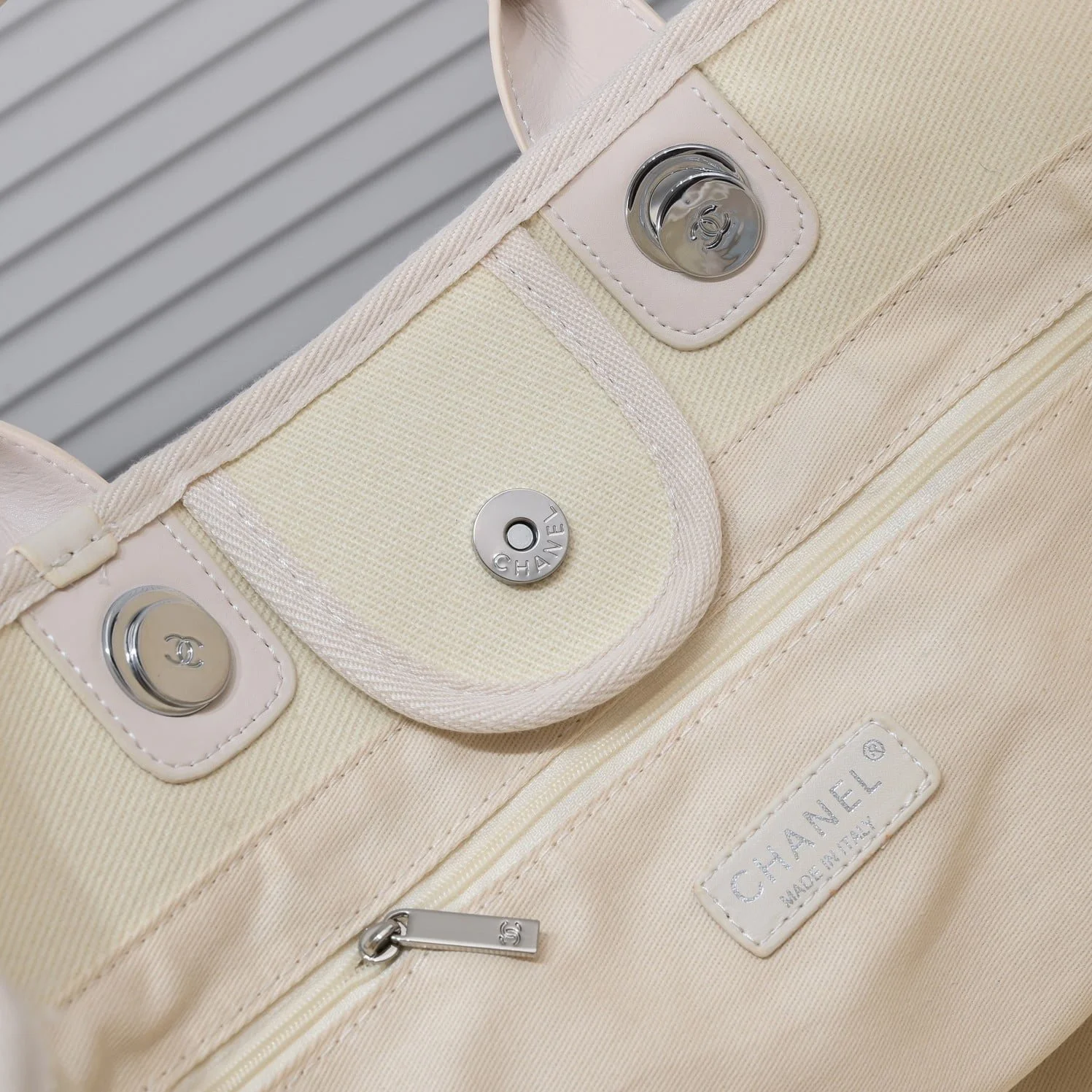Chanel new beach bag denim bag White with little wallet size: 48*38*30*14cm - LITELUX